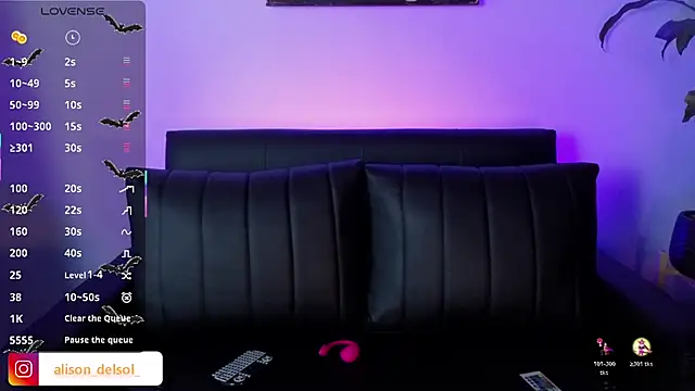 Snapshot of Alisson_Wynter chatting on March 2, 10:49 pm Alisson Wynter online show from March 2, 10:49 pm