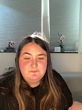 hotiee online show from April 1, 2:03 pm