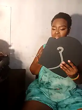 Snapshot of curvyloneah75 chatting on March 16, 2:44 pm curvyloneah75 online show from March 16, 2:44 pm