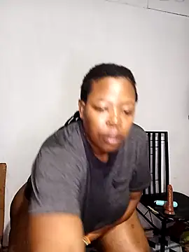 Snapshot of curvyloneah75 chatting on November 27, 4:58 am curvyloneah75 online show from November 27, 4:58 am