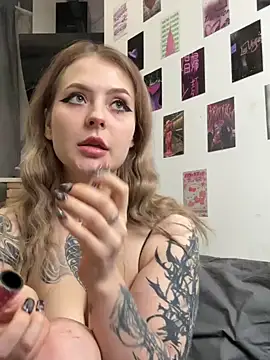 Snapshot of LinaQik chatting on January 22, 1:11 pm LinaQik online show from January 22, 1:11 pm