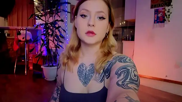 Snapshot of LinaQik chatting on November 2, 5:37 pm LinaQik online show from November 2, 5:37 pm