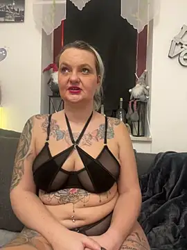 Snapshot of Inked_blondi chatting on January 3, 4:16 pm Inked blondi online show from January 3, 4:16 pm