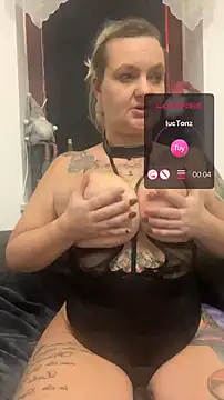 Snapshot of Inked_blondi chatting on January 4, 4:33 am Inked blondi online show from January 4, 4:33 am