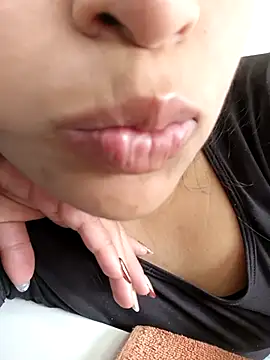 HeleNe22 online show from February 19, 6:37 pm