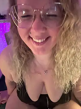 CurvyAnonymousGirl89 online show from March 8, 9:24 am