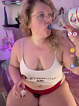Snapshot of CurvyAnonymousGirl89 chatting on May 31, 6:42 am CurvyAnonymousGirl89 online show from May 31, 6:42 am