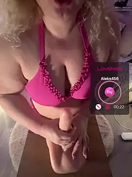 CurvyAnonymousGirl89 online show from July 10, 5:59 pm