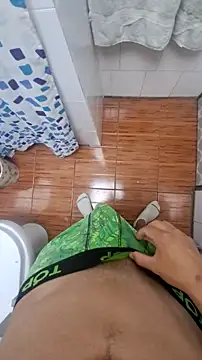 Snapshot of tula_chyk chatting on November 3, 1:19 am tula chyk online show from November 3, 1:19 am