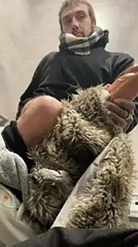 Snapshot of Fuckboy4public chatting on December 20, 6:02 pm Fuckboy4public online show from December 20, 6:02 pm