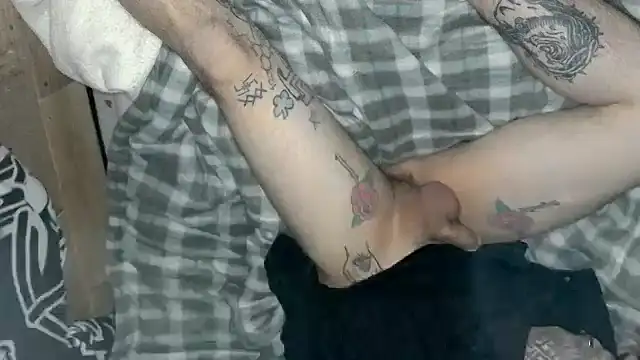 Snapshot of Fuckboy4public chatting on November 3, 3:19 am Fuckboy4public online show from November 3, 3:19 am