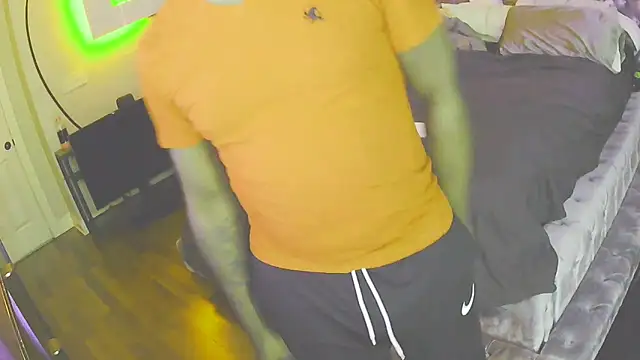 Snapshot of Bignc chatting on November 8, 9:13 pm Bignc online show from November 8, 9:13 pm