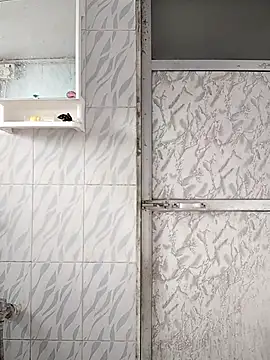 surabhi09 online show from October 23, 3:06 am