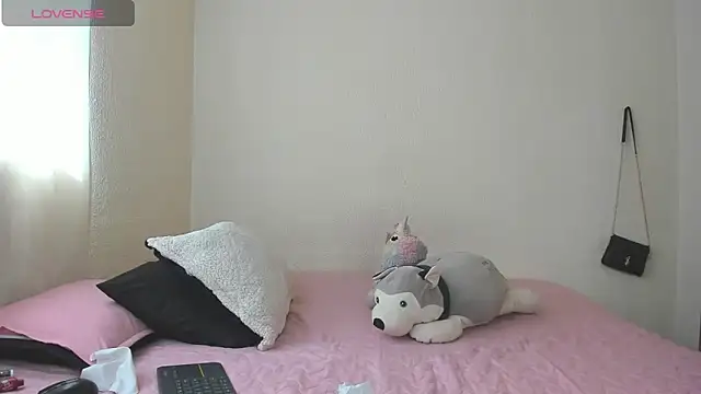 Snapshot of Hannah_Baileyy chatting on February 22, 6:52 pm Hannah Baileyy online show from February 22, 6:52 pm