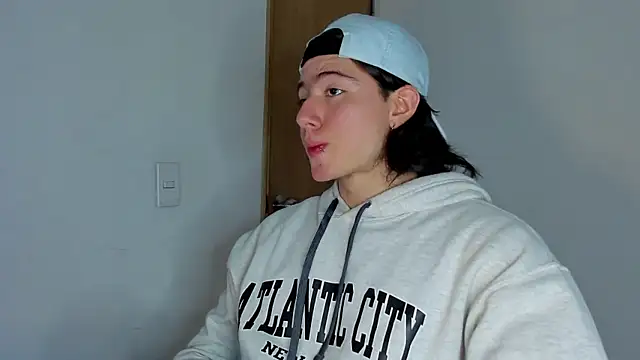 Snapshot of AngelBennet_ chatting on November 18, 1:11 am AngelBennet online show from November 18, 1:11 am