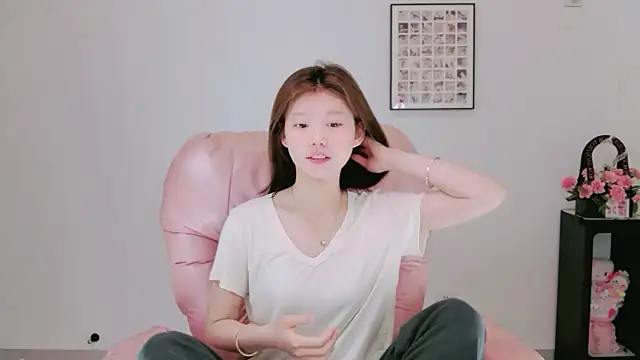 yangyang-1115 online show from May 18, 5:46 am