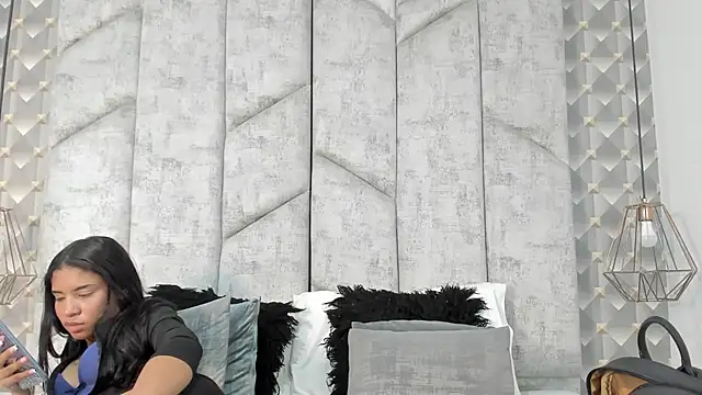 Snapshot of AshleyHill2 chatting on January 8, 3:31 am AshleyHill2 online show from January 8, 3:31 am