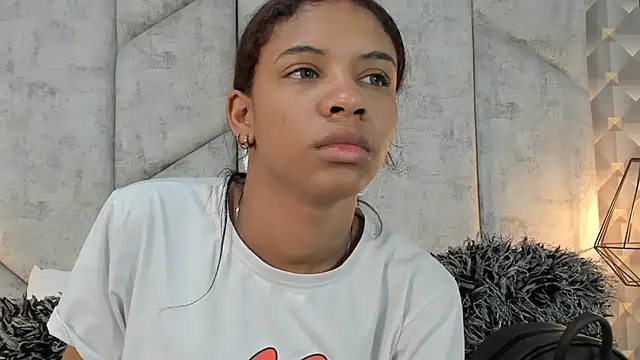 Snapshot of AshleyHill2 chatting on January 14, 4:07 am AshleyHill2 online show from January 14, 4:07 am