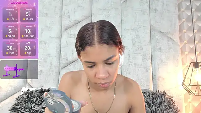 Snapshot of AshleyHill2 chatting on January 15, 3:00 am AshleyHill2 online show from January 15, 3:00 am