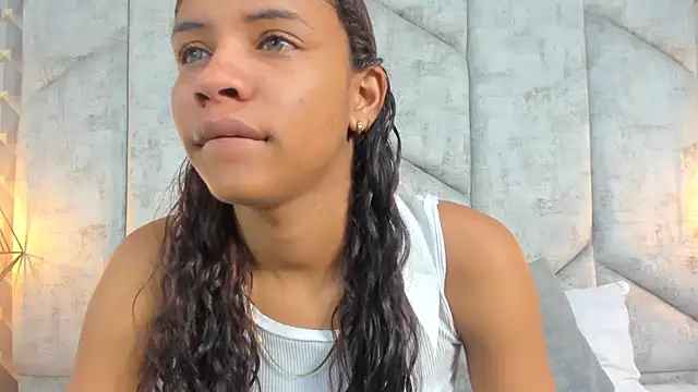 Snapshot of AshleyHill2 chatting on February 10, 11:20 pm AshleyHill2 online show from February 10, 11:20 pm