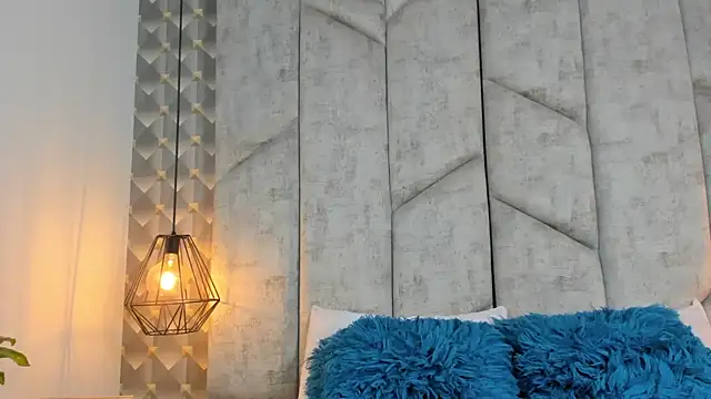 Snapshot of AshleyHill2 chatting on February 26, 2:21 am AshleyHill2 online show from February 26, 2:21 am