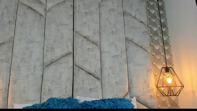 Snapshot of AshleyHill2 chatting on February 28, 3:40 am AshleyHill2 online show from February 28, 3:40 am