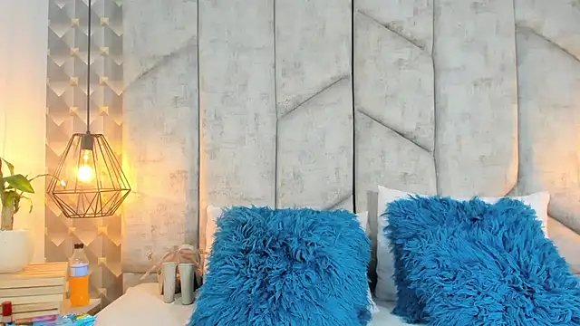 Snapshot of AshleyHill2 chatting on March 15, 1:22 am AshleyHill2 online show from March 15, 1:22 am