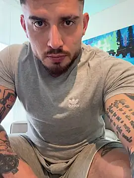 Snapshot of DimitriSullivan_ chatting on August 4, 9:28 pm DimitriSullivan online show from August 4, 9:28 pm
