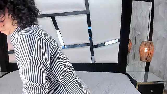 AriannaRussell  online show from March 20, 1:37 pm