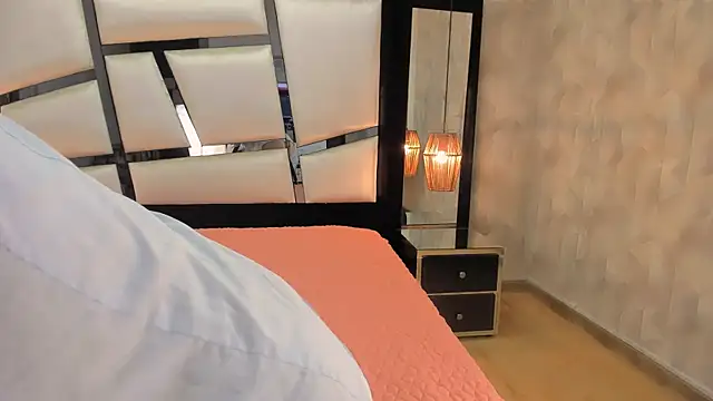 AriannaRussell  online show from September 15, 2:06 pm