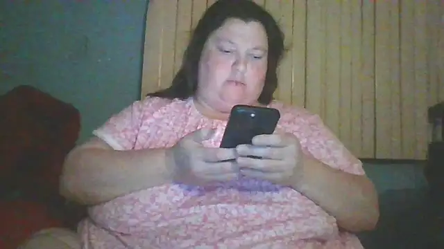 Snapshot of Honeybee2025 chatting on December 9, 11:45 pm Honeybee2025 online show from December 9, 11:45 pm