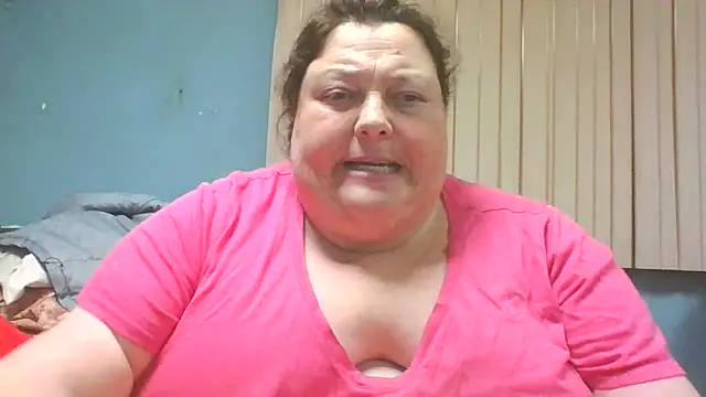 Snapshot of Honeybee2025 chatting on December 11, 10:49 pm Honeybee2025 online show from December 11, 10:49 pm