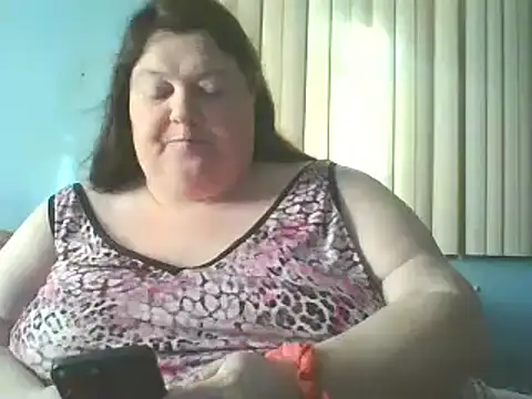 Snapshot of Honeybee2025 chatting on January 8, 10:06 pm Honeybee2025 online show from January 8, 10:06 pm