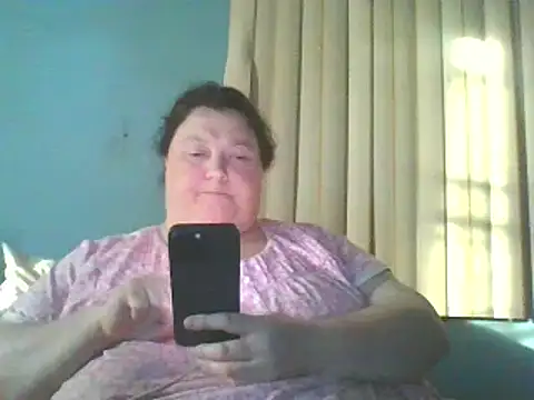 Snapshot of Honeybee2025 chatting on January 9, 10:20 pm Honeybee2025 online show from January 9, 10:20 pm