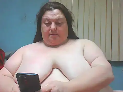 Snapshot of Honeybee2025 chatting on February 13, 10:43 pm Honeybee2025 online show from February 13, 10:43 pm