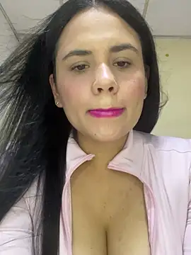 Leyna Kenet online show from May 17, 1:36 am