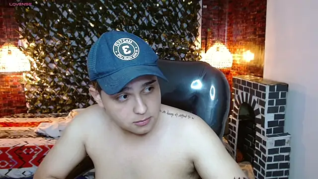 Snapshot of AndrewPherson chatting on January 13, 8:15 pm AndrewPherson online show from January 13, 8:15 pm