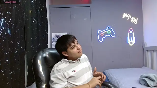 Snapshot of AndrewPherson chatting on January 27, 11:00 pm AndrewPherson online show from January 27, 11:00 pm