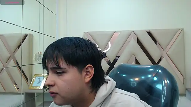 Snapshot of AndrewPherson chatting on January 28, 1:27 pm AndrewPherson online show from January 28, 1:27 pm