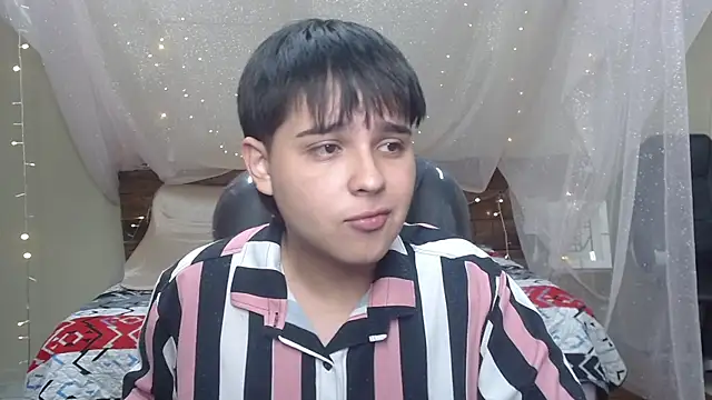 Snapshot of AndrewPherson chatting on February 6, 12:16 pm AndrewPherson online show from February 6, 12:16 pm