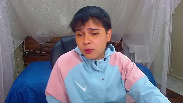 Snapshot of AndrewPherson chatting on February 23, 12:05 pm AndrewPherson online show from February 23, 12:05 pm