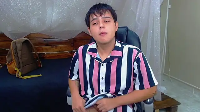 Snapshot of AndrewPherson chatting on March 1, 12:23 pm AndrewPherson online show from March 1, 12:23 pm