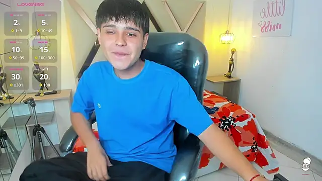 Snapshot of AndrewPherson chatting on September 21, 12:40 pm AndrewPherson online show from September 21, 12:40 pm