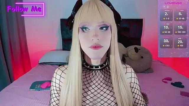 Snapshot of Kirmyy_ chatting on December 22, 1:23 am Kirmyy online show from December 22, 1:23 am