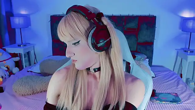 Snapshot of Kirmyy_ chatting on September 19, 2:13 am Kirmyy online show from September 19, 2:13 am