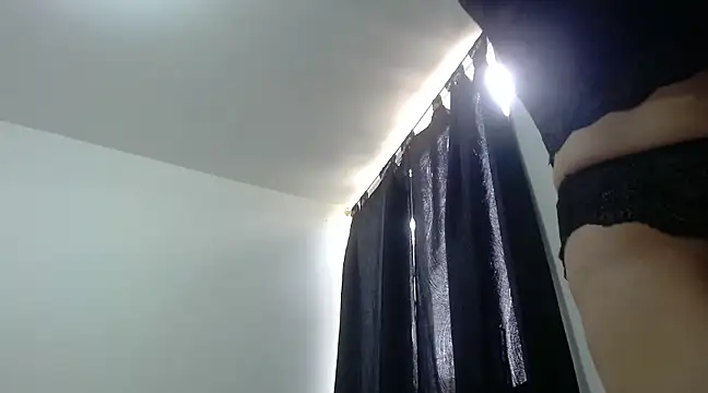 nicolle milf1978 online show from February 22, 3:14 pm