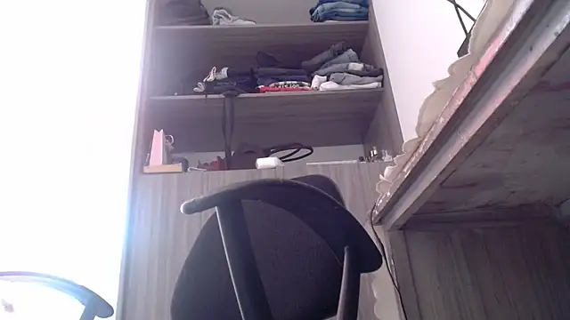 nicolle milf1978 online show from June 3, 2:33 pm