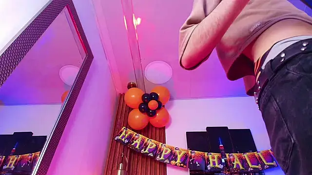 Noah Xitruxx online show from October 9, 3:15 am