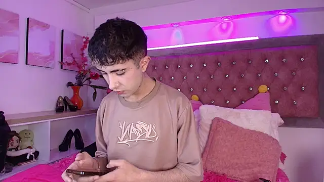 Noah Xitruxx online show from October 15, 12:38 pm