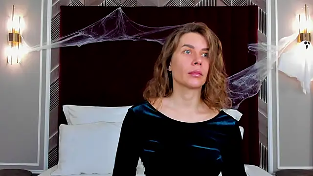 Snapshot of VikkiStorm chatting on October 26, 3:23 am VikkiStorm online show from October 26, 3:23 am